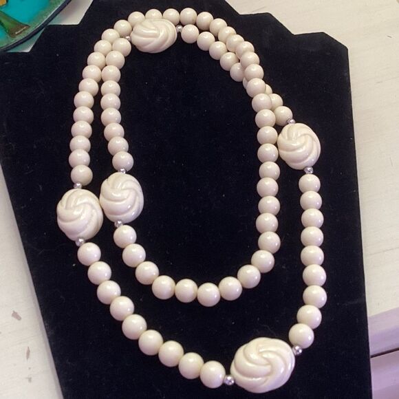 Ivory-Colored Acrylic Bead Necklace with Silvertone Accents - Picture 2 of 5
